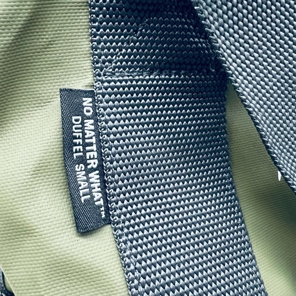 EAGLE CREEK TAUCK ARMY GREEN NO MATTER WHAT SMALL DUFFLE BAG - Picture 10 of 12